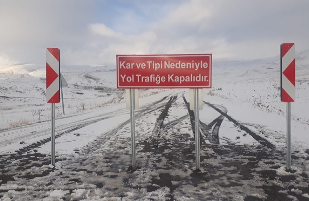 Selim-Göle kara yolu ulaşıma kapatıldı