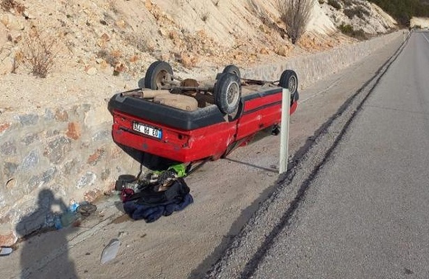 Afyon’da otomobil devrildi: 6 yaralı