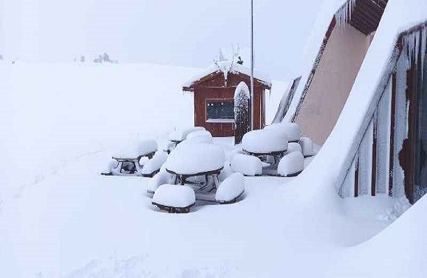 Uludağ’da lapa lapa kar yağışı! Yarım metreye yaklaştı