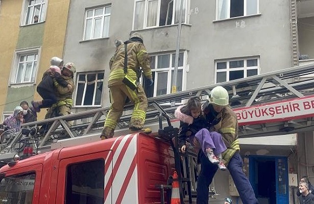 İstanbul’da 5 katlı binada yangın