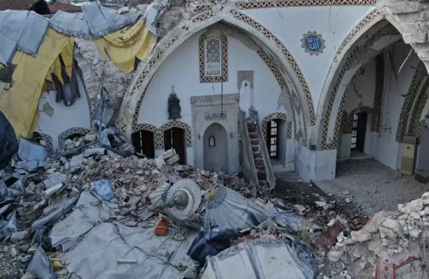 Antakya’da Habibi Neccar Camii yıkıldı!