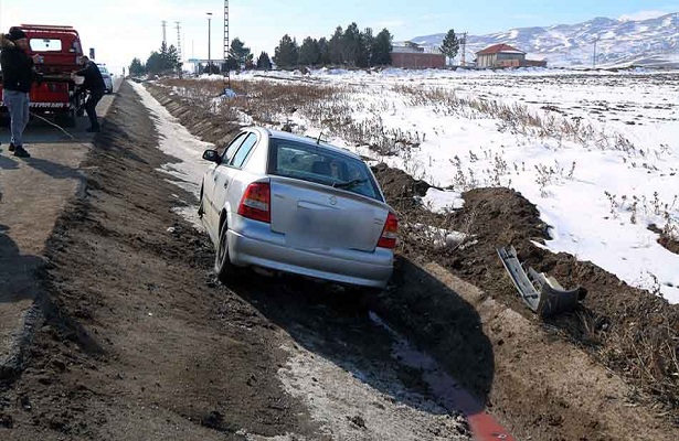 Sivas’ta yoldan çıkan otomobildeki 7 kişi yaralandı