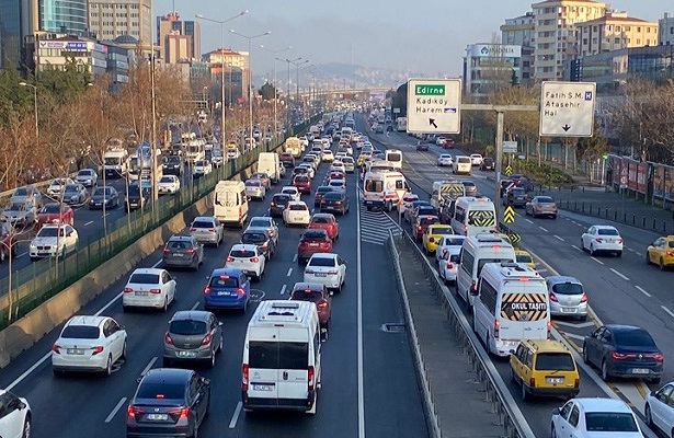 İstanbul’da haftanın ilk iş gününde trafik yoğunluğu!