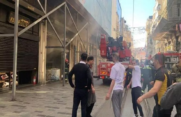 İstiklal Caddesi’nde yangın!