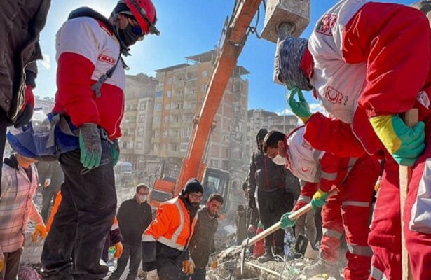 Erdoğan’dan İran’a Fedakarlık Nişanı