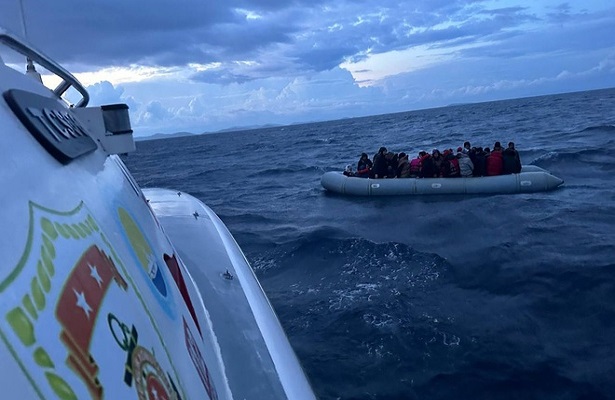 Çanakkale açıklarında 39 düzensiz göçmen kurtarıldı