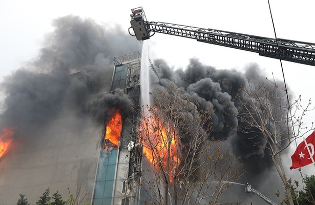 İstanbul’da depo yangını