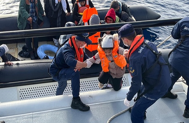 İzmir ve Muğla açıklarında düzensiz göçmen hareketliliği