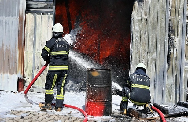 Kahramanmaraş’ta bir fabrikada yangın