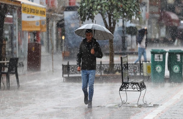 Edirne’de sağanak ve dolu etkili oldu