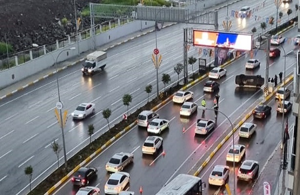 Şanlıurfa’da sağanak yağış beraberinde kazaları da getirdi