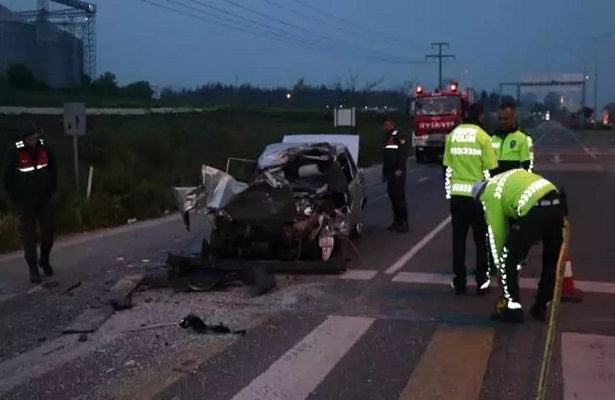 Tıra çarpan otomobilin sürücüsü hayatını kaybetti