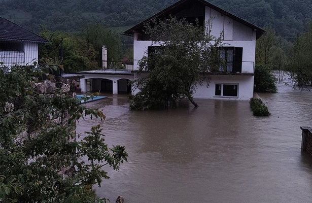 Bosna Hersek ve Hırvatistan’da şiddetli yağışlar sele neden oldu