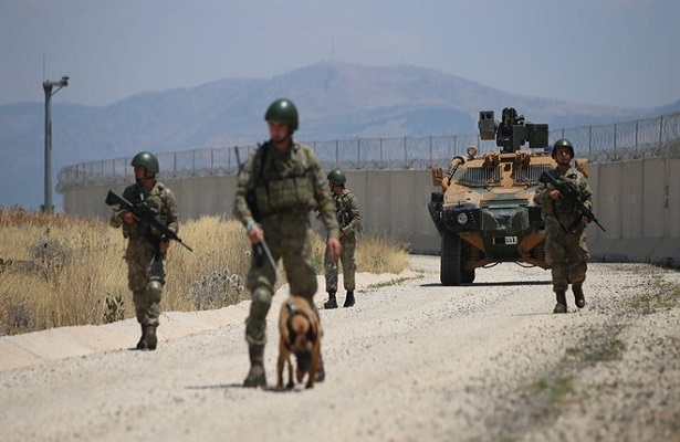 Yasadışı yollarla Türkiye’ye geçmeye çalışan 12 kişi yakalandı