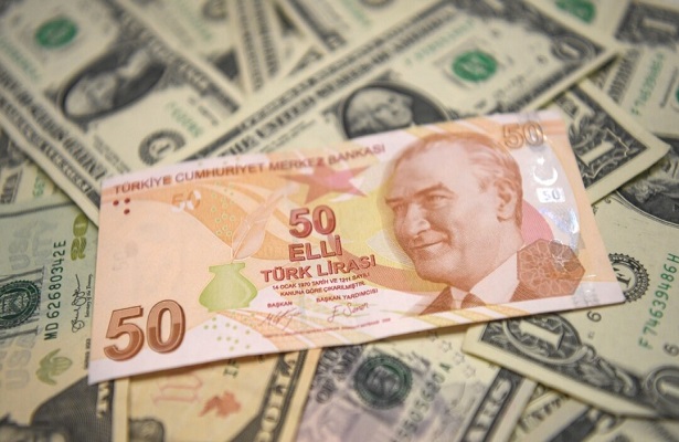 Türk Lirası giderek eriyor: Dolar ve euro tarihi zirvesini gördü