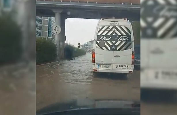 İzmir’de sağanak sele yol açtı