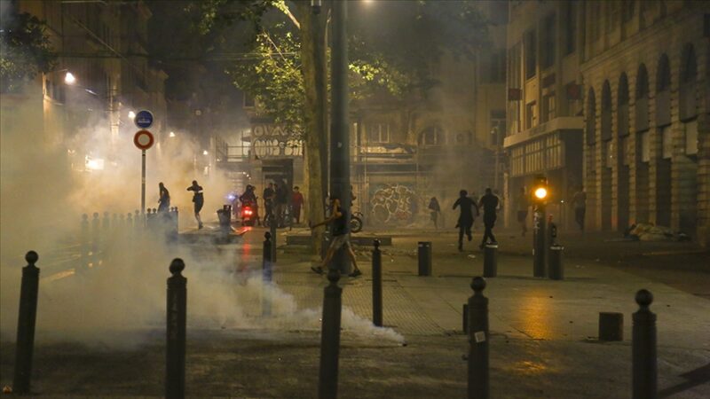 Fransa’daki protestoların 6. gecesinde 157 kişi gözaltına alındı