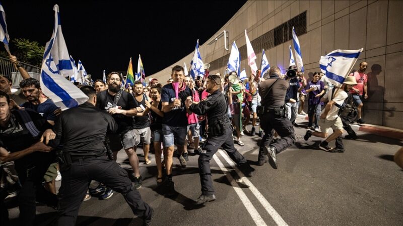 İsrail polisi Netanyahu hükümeti karşıtı protestolara müdahale etti