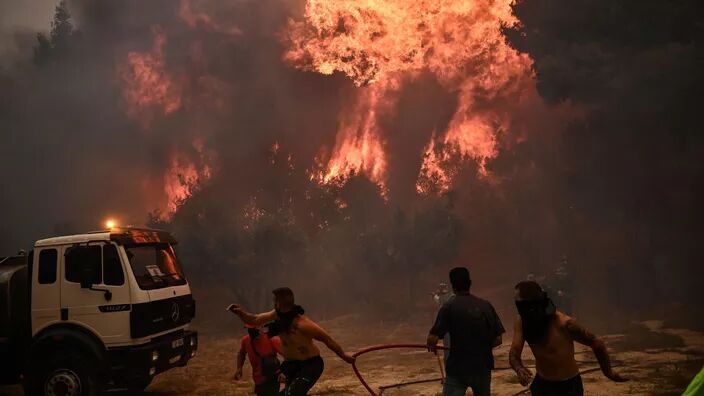 Yunanistan, Avrupa’nın en büyük yangınında alevler arasında kaldı