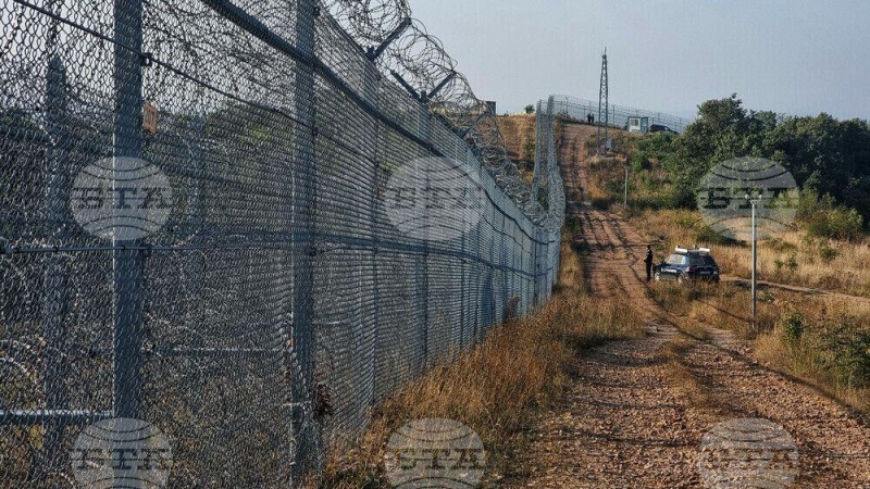 Bulgaristan Türkiye’den gelen onbinlerce düzensiz göçmenin ülkeye girişini engelledi