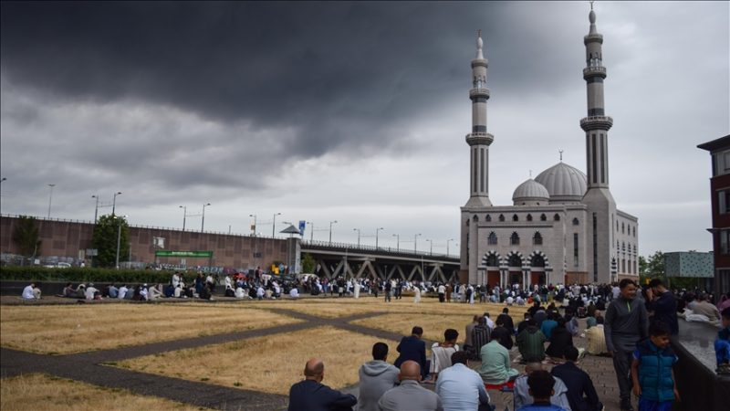 Hollanda’da devletin Müslümanları ve İslami kurumları gizlice araştırmasına tepki