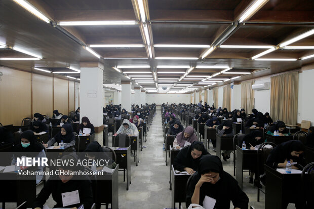 İran’da üniversiteye giriş sınavını yüzde 61’ini kadın adayları kazandı