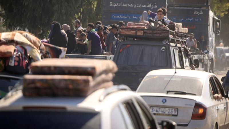 İsrail Gazze’de yerinden edilmiş insanların konvoyunu bombaladı