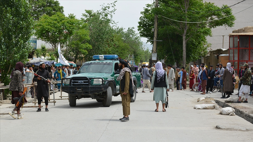 Afganistan’da bir camide düzenlenen bombalı saldırıda 17 kişi öldü