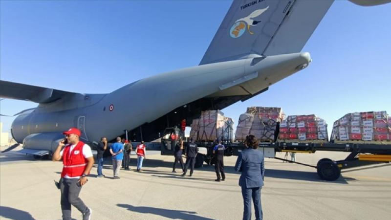 Gazzeli siviller için yardım taşıyan üçüncü uçak yola çıktı