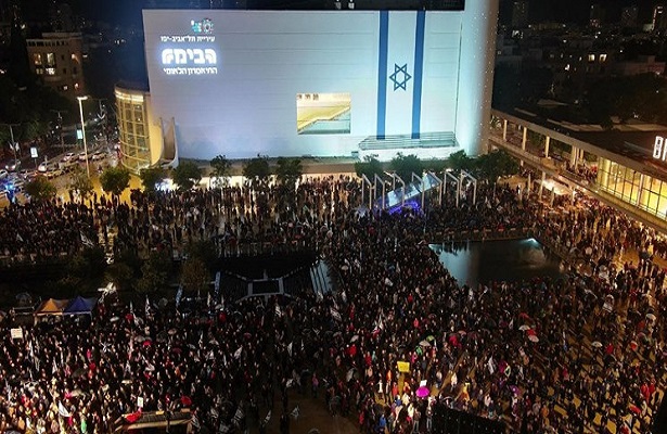 Tel Aviv’de Binlerce Protestocu Netanyahu’ya Karşı Gösteri Yaptı