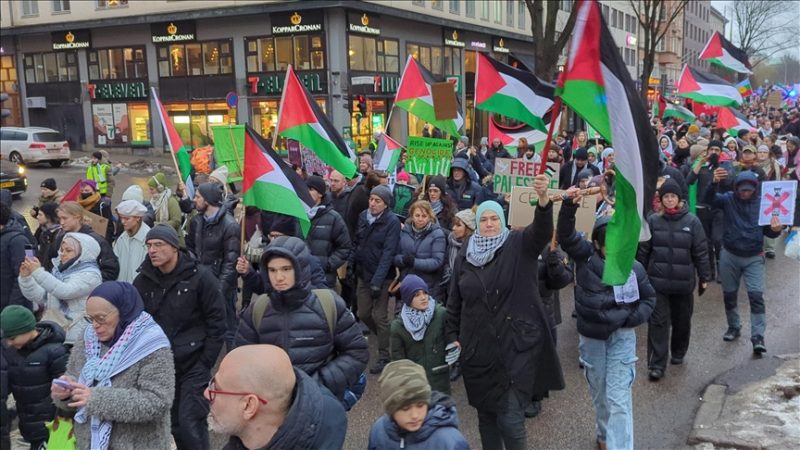 İsrail’in Gazze’ye yönelik saldırıları İsveç’te protesto edildi