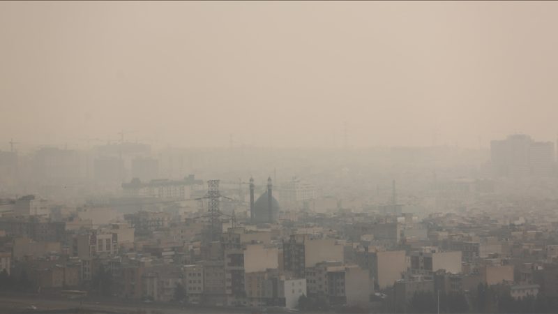 İran’ın Tahran ve Elborz eyaletlerinde eğitime hava kirliliği engeli devam ediyor