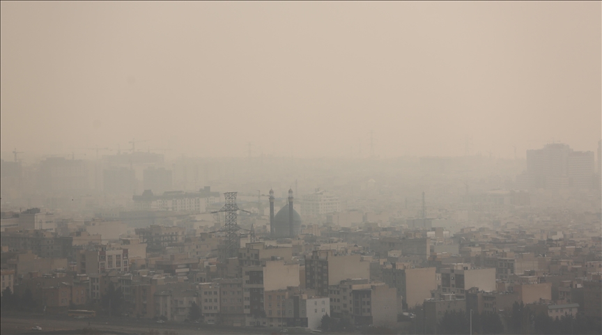 İran’ın Tahran ve Elborz eyaletlerinde eğitime hava kirliliği engeli devam ediyor