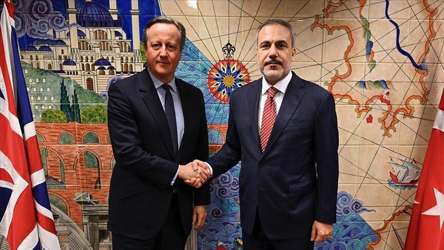 Türkiye ve İngiltere Dışişleri Bakanları Yemen’deki Gelişmeleri Görüştü