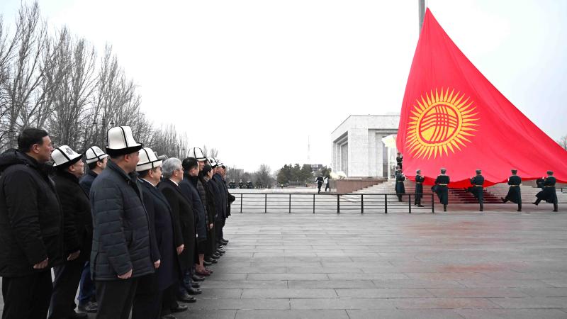 İşte Kırgızistan’ın yeni bayrağı