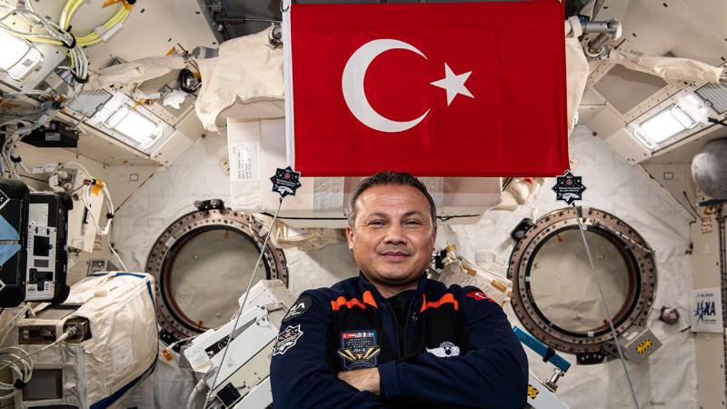 İlk Türk astronot Alper Gezeravcı dünyaya dönüyor