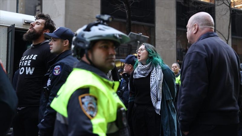 New York’ta, Biden’ı protesto eden 50’ye yakın protestocu gözaltına alındı