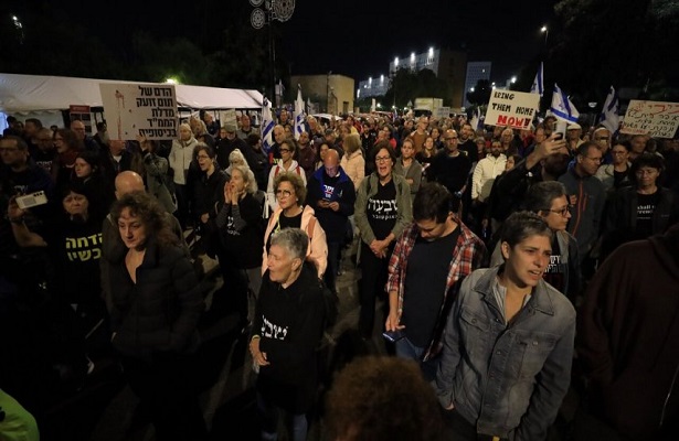 Tel Aviv’de Siyonist Mahkumların Ailelerinin Gösteri Düzenledi