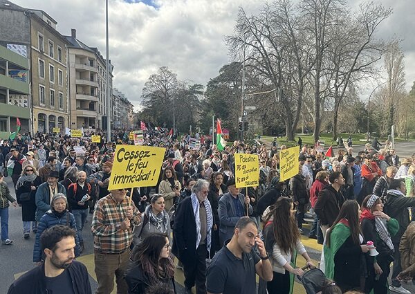 İsviçre’de binlerce kişi “Filistin” için yürüdü