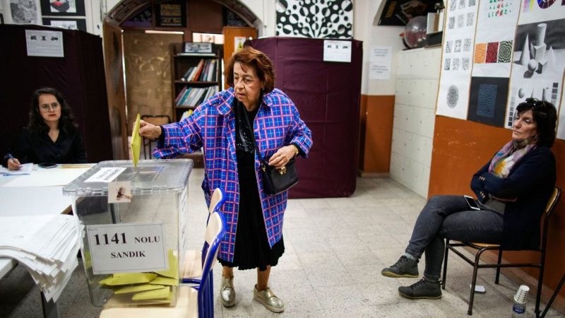 Türkiye Yerel Seçimler İçin Sandık Başında