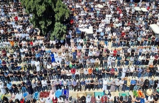 120 Bin Filistinli Ramazan Ayının Son Cuma Namazını Mescid-i Aksa’da Kıldı