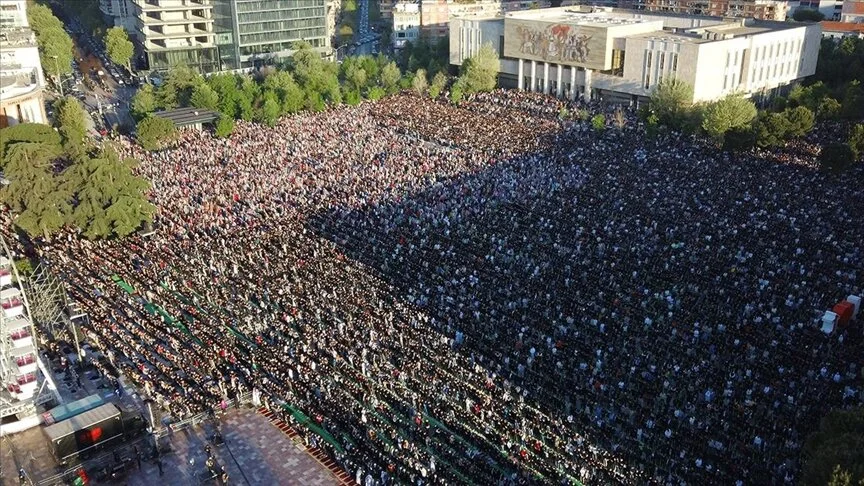 Dünyada Ramazan Bayramı kutlanıyor