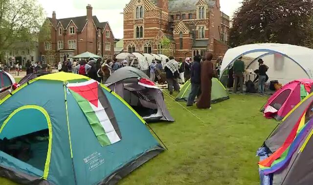 Oxford ve Cambridge üniversitelerinin öğrencileri Filistin’e destek hareketine katıldı