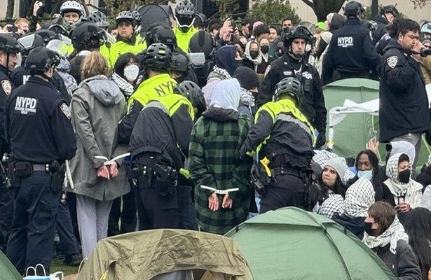 Amerikan Polisi Columbia Üniversitesi’de Filistin Yanlısı 100 Öğrenciyi Tutukladı