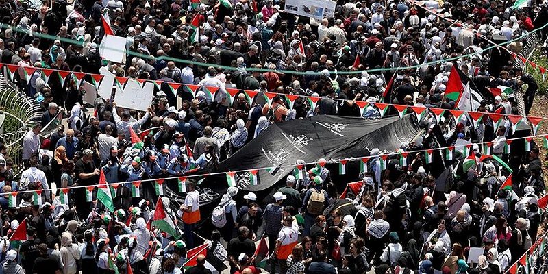 Filistinliler, işgal altındaki Batı Şeria’da Nekbe’nin 76. yıl dönümünü yürüyüşle andı