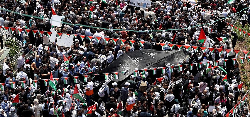 Filistinliler, işgal altındaki Batı Şeria’da Nekbe’nin 76. yıl dönümünü yürüyüşle andı