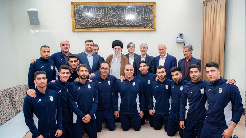 İslam İnkılabı Lideri, şampiyon sporcuları kabul etti