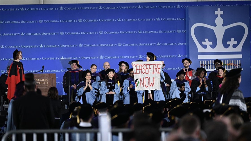 Columbia Üniversitesi’ndeki mezuniyet töreninde İsrail’in Filistin’e saldırıları protesto edildi