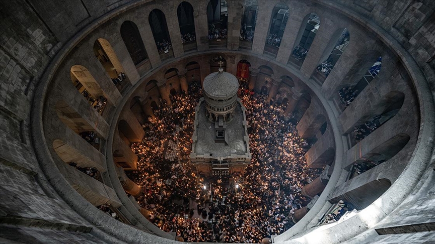 Filistin’deki Kutsal Cumartesi törenlerine hüzün ve İsrail’in engellemeleri hakim oldu