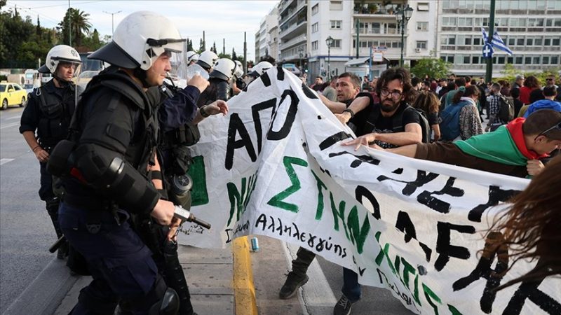 Atina’da Filistin’e destek eyleminde polis göstericilere biber gazıyla müdahale etti